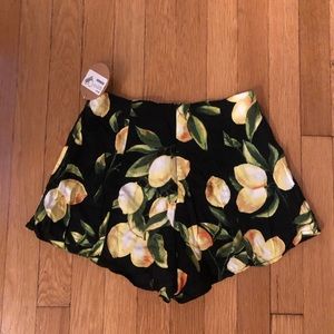 Black lemon print short-shorts! Extra small